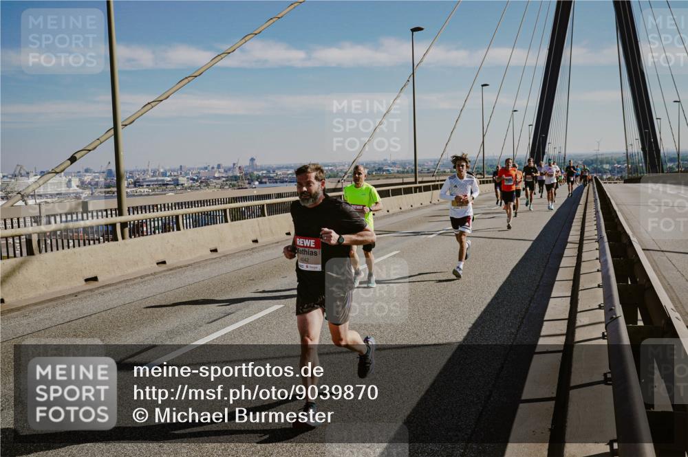 03.10.2025 - Köhlbrandbrückenlauf Michael Burmester http://msf.ph/oto/9039870 03.10.2025 12:20:28 Position 1 4042 meine-sportfotos.de