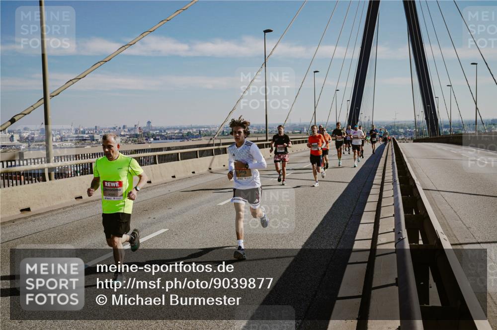 03.10.2025 - Köhlbrandbrückenlauf Michael Burmester http://msf.ph/oto/9039877 03.10.2025 12:20:29 Position 1 4096 meine-sportfotos.de