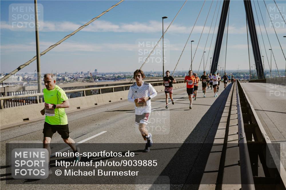 03.10.2025 - Köhlbrandbrückenlauf Michael Burmester http://msf.ph/oto/9039885 03.10.2025 12:20:29 Position 1 4096 meine-sportfotos.de