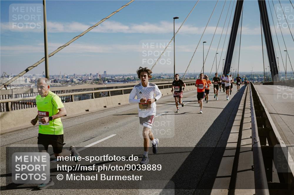 03.10.2025 - Köhlbrandbrückenlauf Michael Burmester http://msf.ph/oto/9039889 03.10.2025 12:20:29 Position 1  meine-sportfotos.de