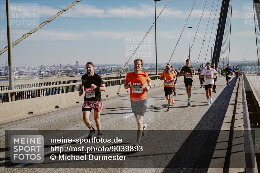 03.10.2025 - Köhlbrandbrückenlauf Michael Burmester http://msf.ph/oto/9039893 03.10.2025 12:20:31 Position 1 6100, 4078 meine-sportfotos.de