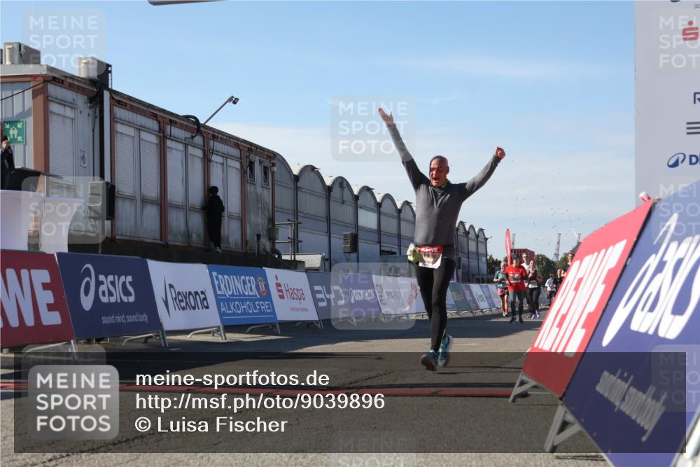 03.10.2025 - Köhlbrandbrückenlauf Luisa Fischer http://msf.ph/oto/9039896 03.10.2025 13:31:05 Ziel 4715, 4734, 5185, 5206, 5349, 5938, 6375, 6537 meine-sportfotos.de