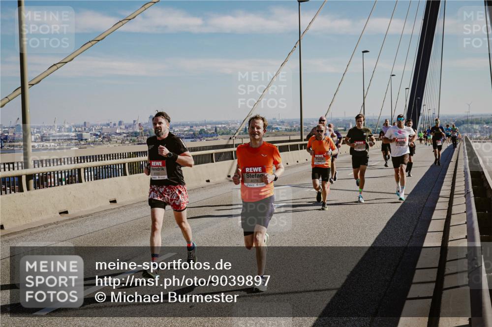 03.10.2025 - Köhlbrandbrückenlauf Michael Burmester http://msf.ph/oto/9039897 03.10.2025 12:20:31 Position 1 6100, 4078 meine-sportfotos.de