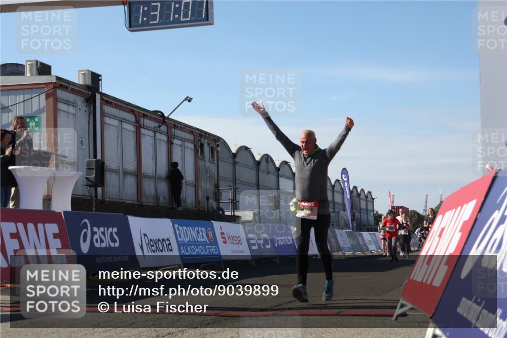 03.10.2025 - Köhlbrandbrückenlauf Luisa Fischer http://msf.ph/oto/9039899 03.10.2025 13:31:06 Ziel 4715, 4734, 5185, 5206, 5349, 5938, 6375, 6537 meine-sportfotos.de