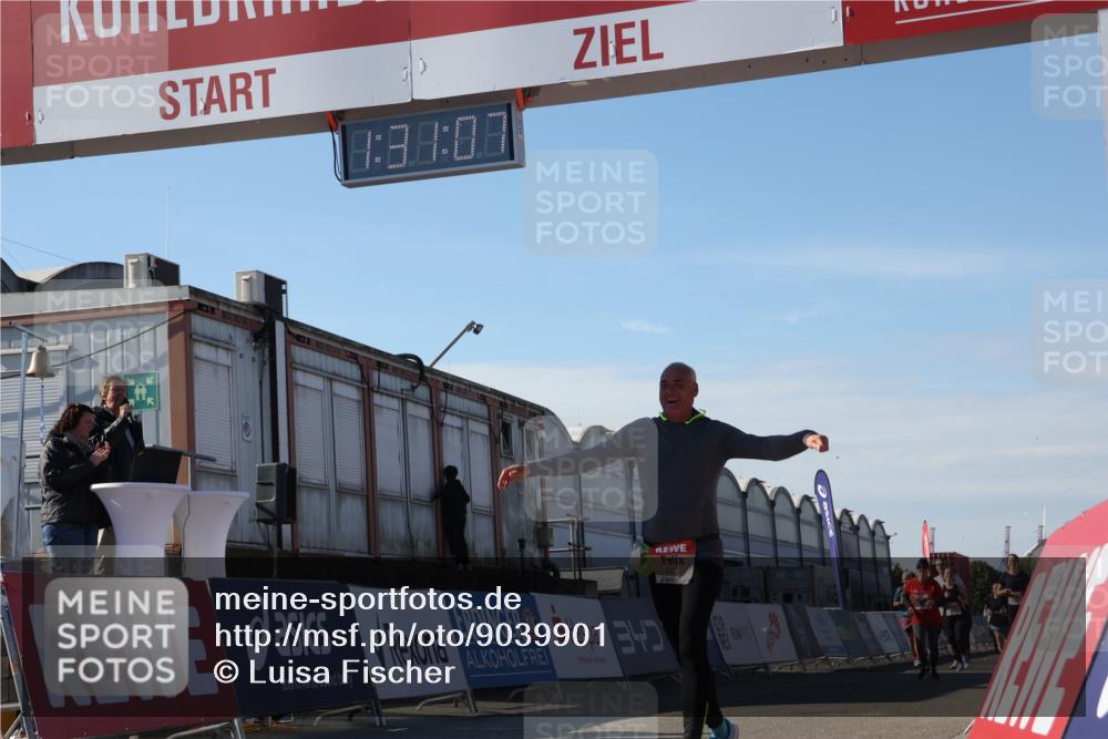 03.10.2025 - Köhlbrandbrückenlauf Luisa Fischer http://msf.ph/oto/9039901 03.10.2025 13:31:06 Ziel 4715, 4734, 5185, 5206, 5349, 5938, 6375, 6537 meine-sportfotos.de