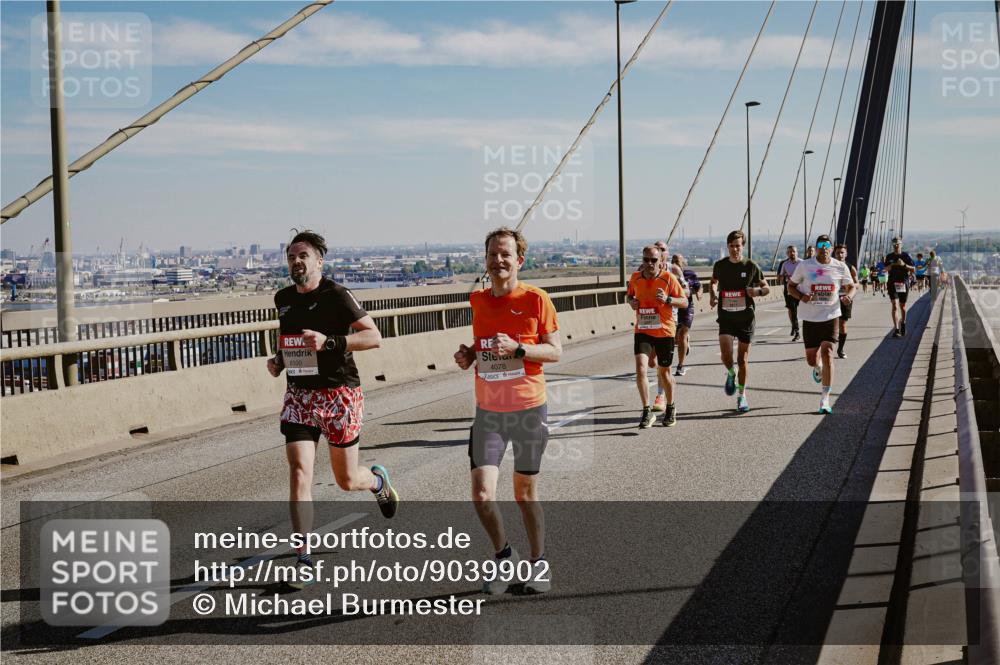 03.10.2025 - Köhlbrandbrückenlauf Michael Burmester http://msf.ph/oto/9039902 03.10.2025 12:20:31 Position 1 6100, 4078 meine-sportfotos.de