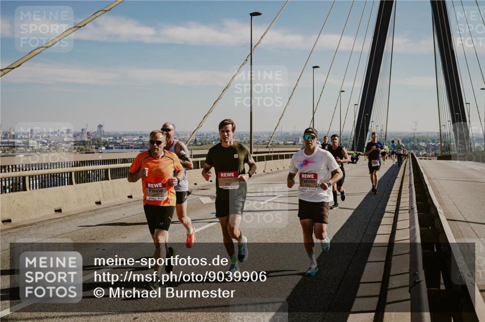 03.10.2025 - Köhlbrandbrückenlauf Michael Burmester http://msf.ph/oto/9039906 03.10.2025 12:20:33 Position 1 6817 meine-sportfotos.de