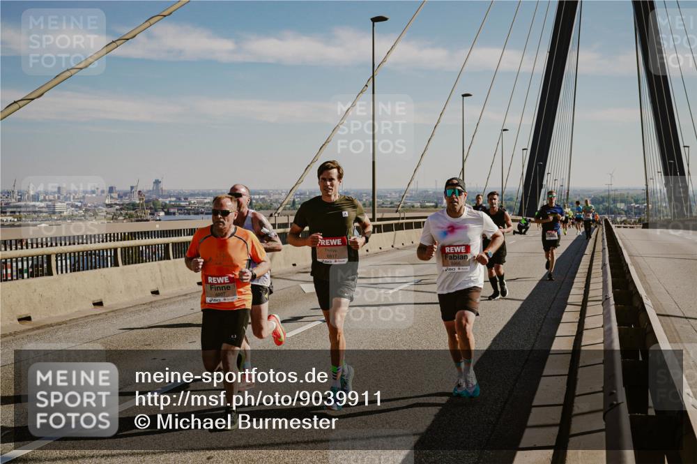 03.10.2025 - Köhlbrandbrückenlauf Michael Burmester http://msf.ph/oto/9039911 03.10.2025 12:20:33 Position 1 6817 meine-sportfotos.de