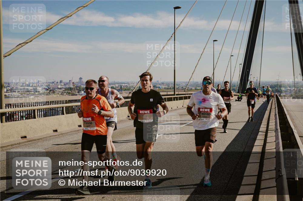 03.10.2025 - Köhlbrandbrückenlauf Michael Burmester http://msf.ph/oto/9039920 03.10.2025 12:20:33 Position 1 6817, 5966 meine-sportfotos.de