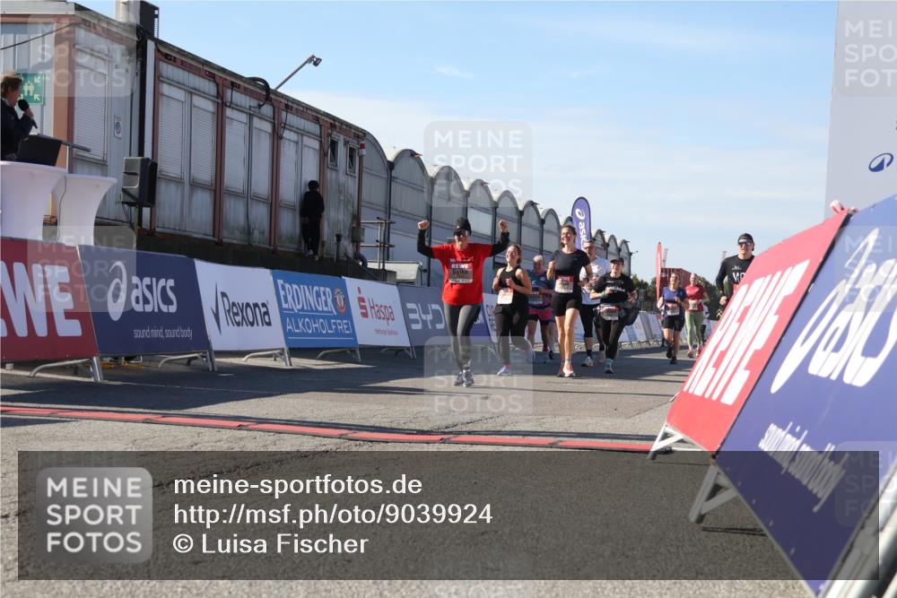 03.10.2025 - Köhlbrandbrückenlauf Luisa Fischer http://msf.ph/oto/9039924 03.10.2025 13:31:11 Ziel 4800, 4967, 5310, 5362, 5378, 5772, 5773, 6242, 6243, 6375, 6559 meine-sportfotos.de