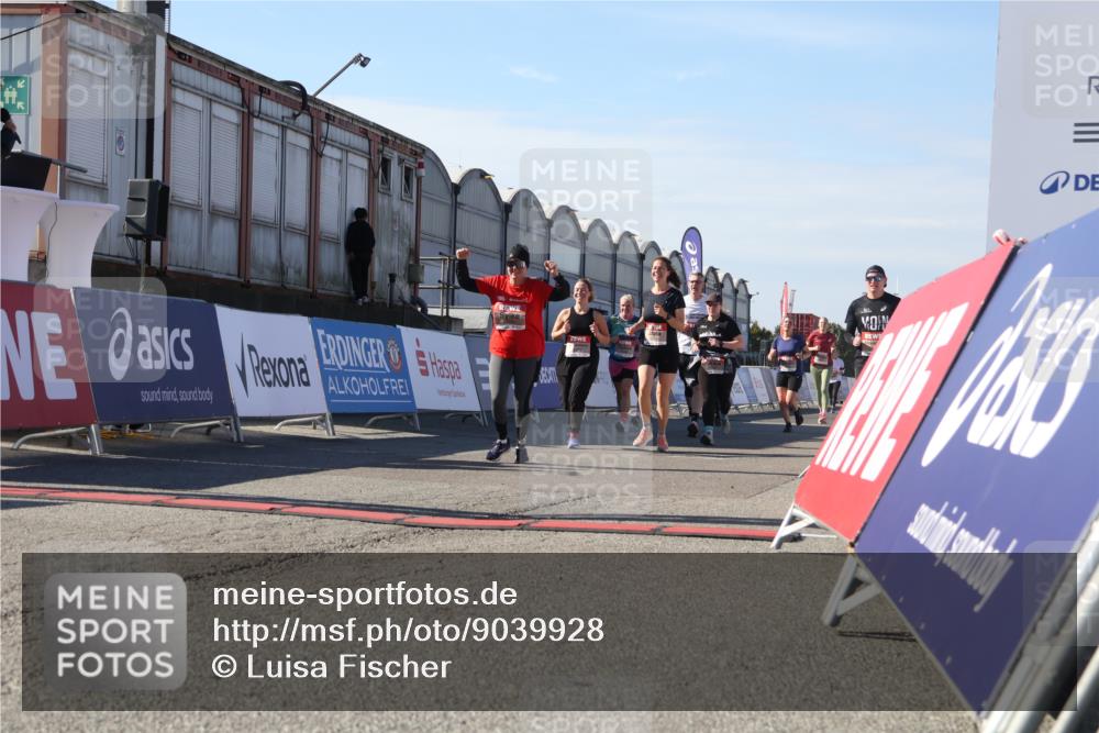 03.10.2025 - Köhlbrandbrückenlauf Luisa Fischer http://msf.ph/oto/9039928 03.10.2025 13:31:11 Ziel 4800, 4967, 5310, 5362, 5378, 5772, 5773, 6242, 6243, 6375, 6559 meine-sportfotos.de