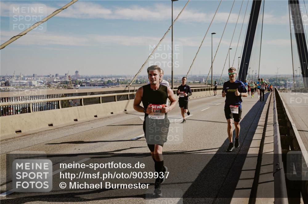 03.10.2025 - Köhlbrandbrückenlauf Michael Burmester http://msf.ph/oto/9039937 03.10.2025 12:20:36 Position 1 4083 meine-sportfotos.de