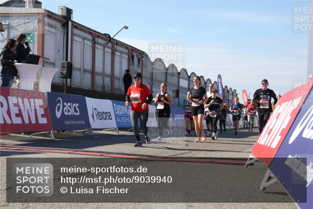 03.10.2025 - Köhlbrandbrückenlauf Luisa Fischer http://msf.ph/oto/9039940 03.10.2025 13:31:12 Ziel 4800, 4967, 5310, 5362, 5378, 5772, 5773, 6242, 6243, 6375, 6559 meine-sportfotos.de