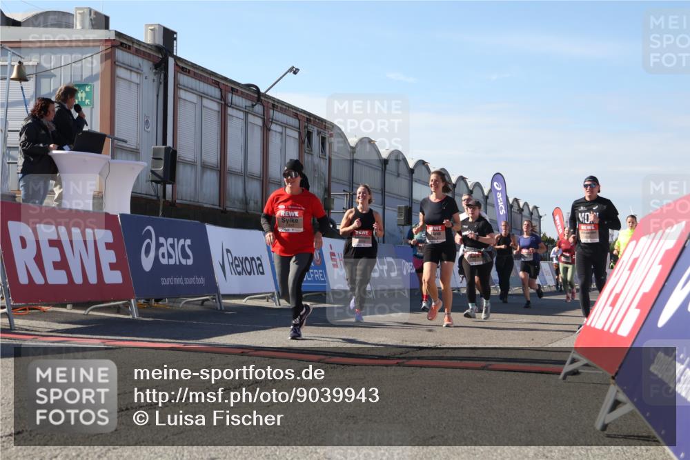 03.10.2025 - Köhlbrandbrückenlauf Luisa Fischer http://msf.ph/oto/9039943 03.10.2025 13:31:12 Ziel 4800, 4967, 5310, 5362, 5378, 5772, 5773, 6242, 6243, 6375, 6559 meine-sportfotos.de