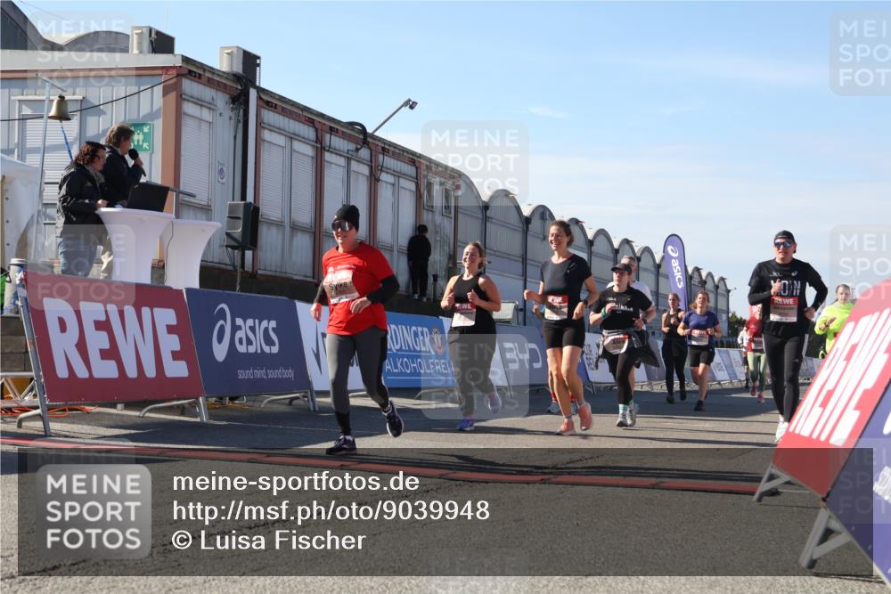 03.10.2025 - Köhlbrandbrückenlauf Luisa Fischer http://msf.ph/oto/9039948 03.10.2025 13:31:13 Ziel 4800, 4967, 5310, 5362, 5378, 5772, 5773, 6242, 6243, 6375, 6559 meine-sportfotos.de