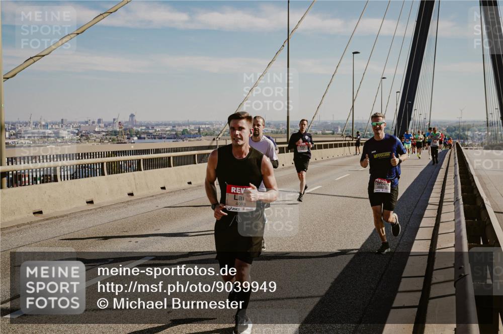 03.10.2025 - Köhlbrandbrückenlauf Michael Burmester http://msf.ph/oto/9039949 03.10.2025 12:20:36 Position 1 4083 meine-sportfotos.de