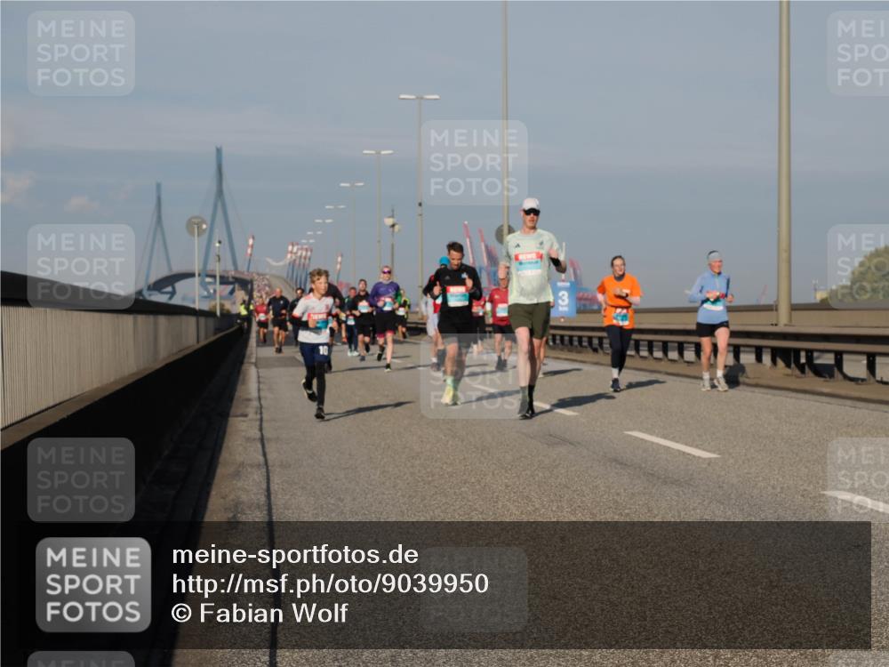 03.10.2025 - Köhlbrandbrückenlauf Fabian Wolf http://msf.ph/oto/9039950 03.10.2025 09:54:04 Position 3 10 meine-sportfotos.de