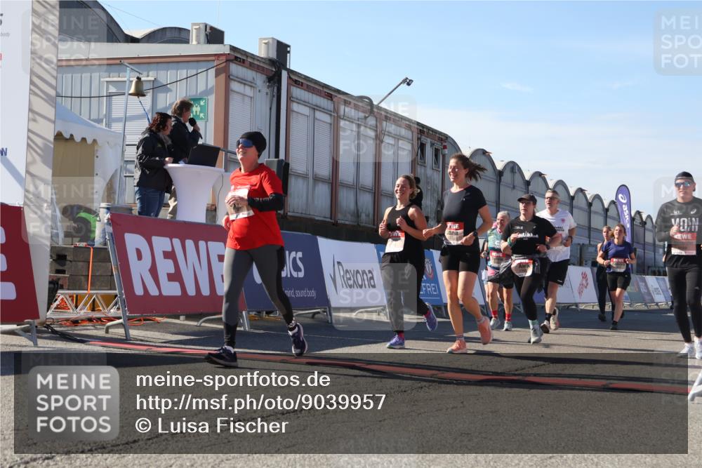 03.10.2025 - Köhlbrandbrückenlauf Luisa Fischer http://msf.ph/oto/9039957 03.10.2025 13:31:13 Ziel 4800, 4967, 5310, 5362, 5378, 5772, 5773, 6242, 6243, 6375, 6559 meine-sportfotos.de