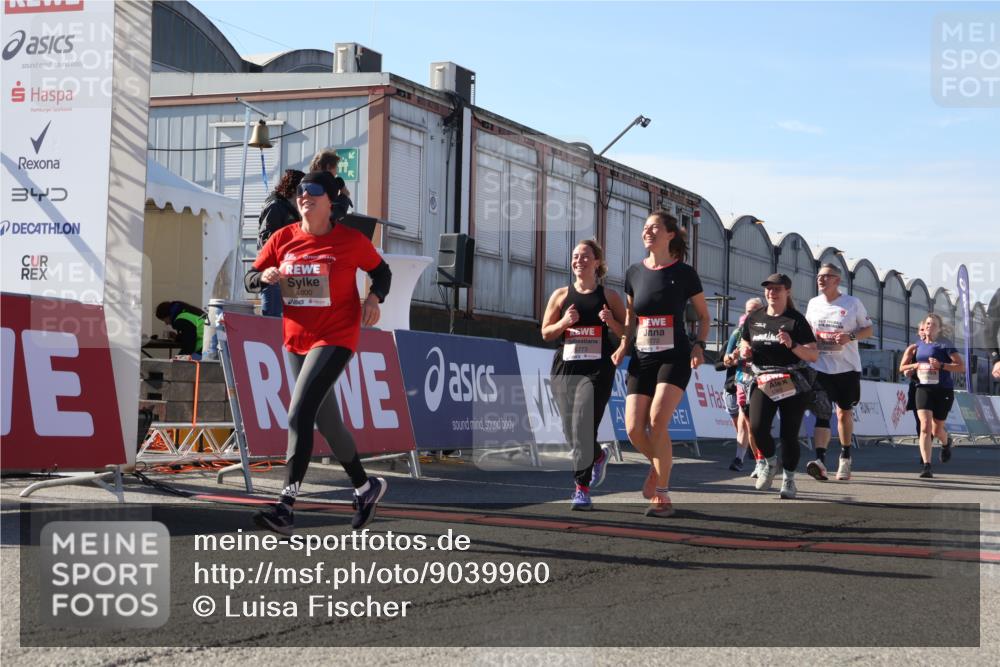 03.10.2025 - Köhlbrandbrückenlauf Luisa Fischer http://msf.ph/oto/9039960 03.10.2025 13:31:14 Ziel 4800, 4967, 5030, 5310, 5362, 5378, 5772, 5773, 6242, 6243, 6375, 6559, 6731 meine-sportfotos.de