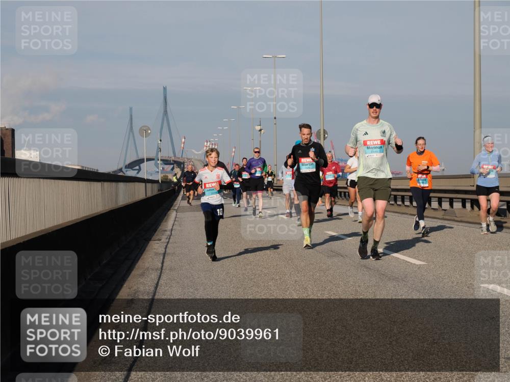 03.10.2025 - Köhlbrandbrückenlauf Fabian Wolf http://msf.ph/oto/9039961 03.10.2025 09:54:05 Position 3 2449 meine-sportfotos.de