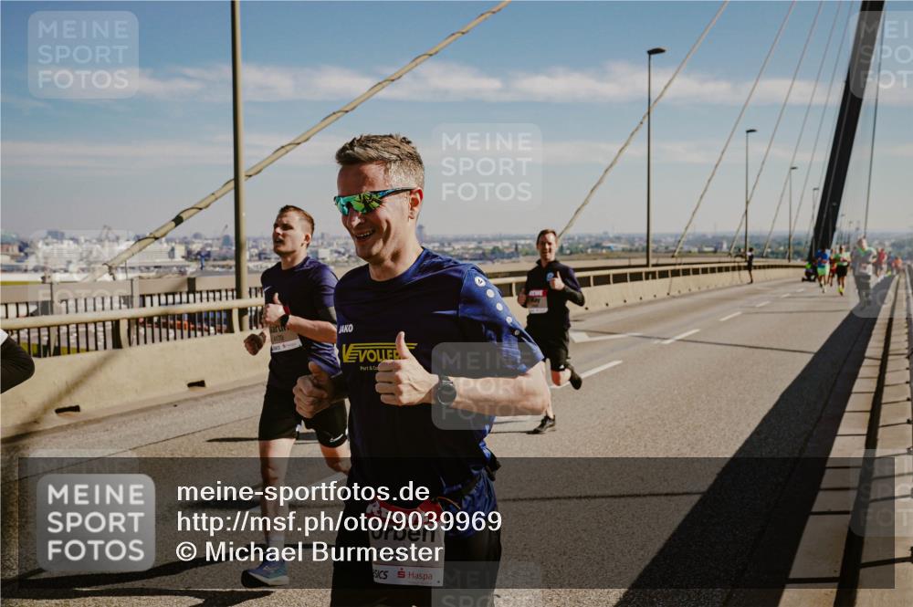 03.10.2025 - Köhlbrandbrückenlauf Michael Burmester http://msf.ph/oto/9039969 03.10.2025 12:20:38 Position 1 4170, 6683 meine-sportfotos.de
