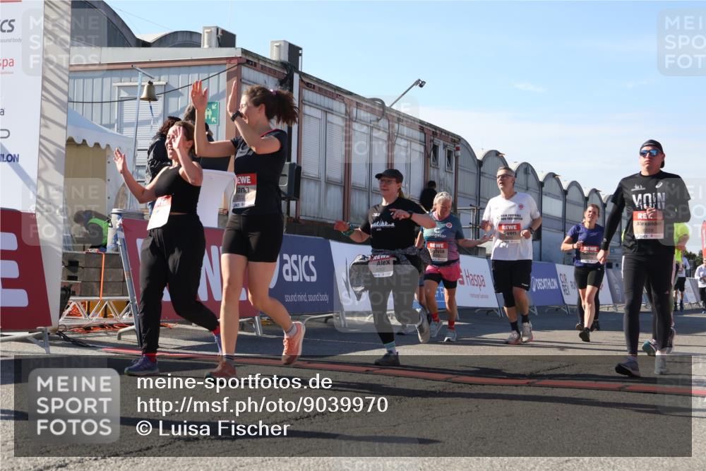 03.10.2025 - Köhlbrandbrückenlauf Luisa Fischer http://msf.ph/oto/9039970 03.10.2025 13:31:15 Ziel 4800, 4967, 5030, 5310, 5362, 5378, 5772, 5773, 6242, 6243, 6375, 6559, 6731 meine-sportfotos.de