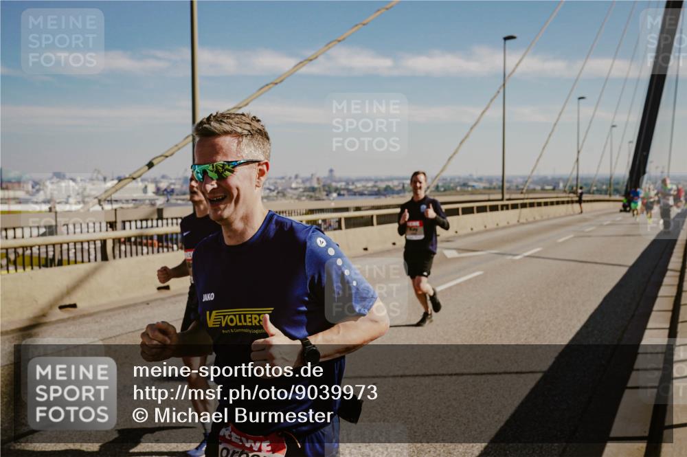 03.10.2025 - Köhlbrandbrückenlauf Michael Burmester http://msf.ph/oto/9039973 03.10.2025 12:20:38 Position 1  meine-sportfotos.de