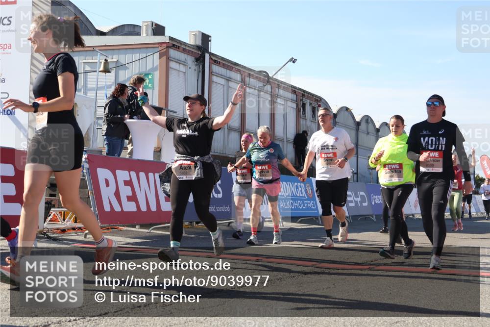 03.10.2025 - Köhlbrandbrückenlauf Luisa Fischer http://msf.ph/oto/9039977 03.10.2025 13:31:15 Ziel 4800, 4967, 5030, 5310, 5362, 5378, 5772, 5773, 6242, 6243, 6375, 6559, 6731 meine-sportfotos.de