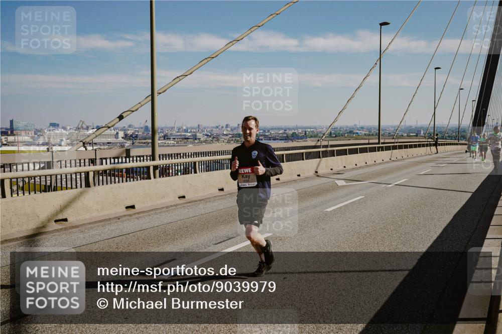 03.10.2025 - Köhlbrandbrückenlauf Michael Burmester http://msf.ph/oto/9039979 03.10.2025 12:20:39 Position 1  meine-sportfotos.de