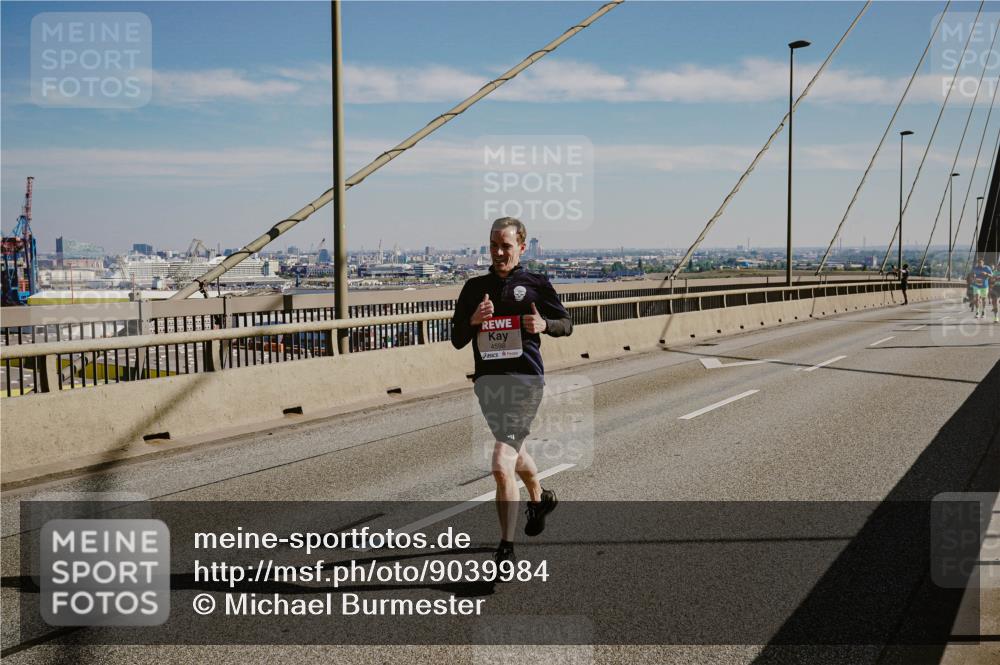 03.10.2025 - Köhlbrandbrückenlauf Michael Burmester http://msf.ph/oto/9039984 03.10.2025 12:20:39 Position 1 4598 meine-sportfotos.de