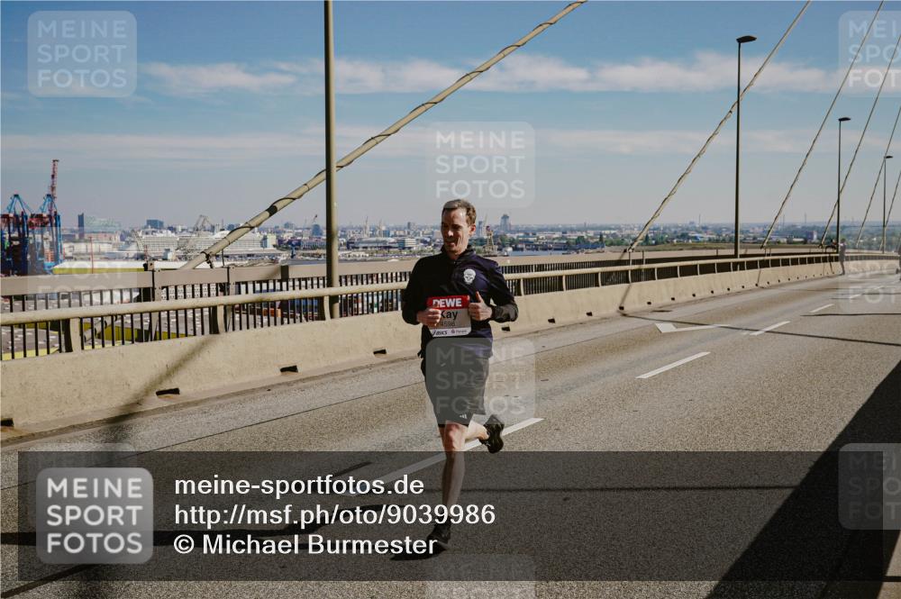 03.10.2025 - Köhlbrandbrückenlauf Michael Burmester http://msf.ph/oto/9039986 03.10.2025 12:20:39 Position 1 4598 meine-sportfotos.de