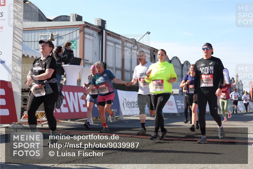 03.10.2025 - Köhlbrandbrückenlauf Luisa Fischer http://msf.ph/oto/9039987 03.10.2025 13:31:16 Ziel 4800, 4967, 5030, 5310, 5362, 5378, 5772, 5773, 6242, 6243, 6375, 6559, 6731 meine-sportfotos.de