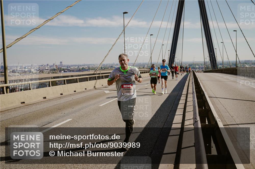 03.10.2025 - Köhlbrandbrückenlauf Michael Burmester http://msf.ph/oto/9039989 03.10.2025 12:20:44 Position 1 4105 meine-sportfotos.de