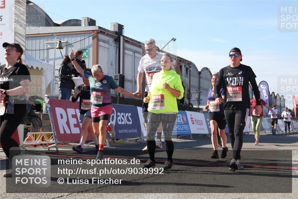 03.10.2025 - Köhlbrandbrückenlauf Luisa Fischer http://msf.ph/oto/9039992 03.10.2025 13:31:16 Ziel 4800, 4967, 5030, 5310, 5362, 5378, 5772, 5773, 6242, 6243, 6375, 6559, 6731 meine-sportfotos.de