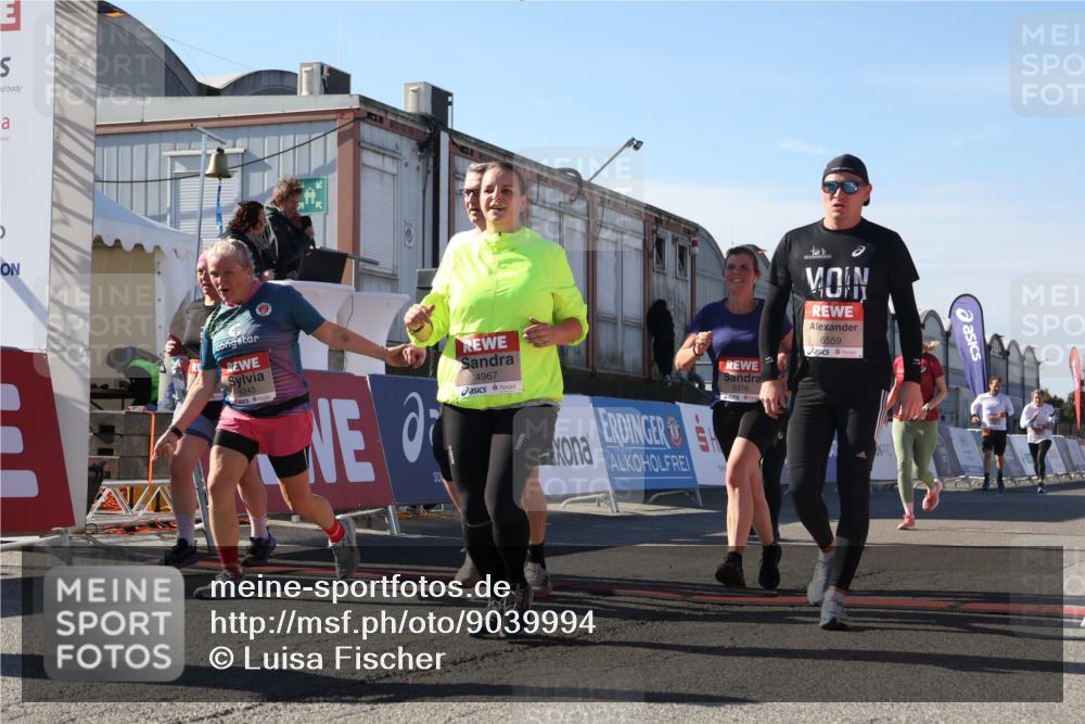 03.10.2025 - Köhlbrandbrückenlauf Luisa Fischer http://msf.ph/oto/9039994 03.10.2025 13:31:17 Ziel 4800, 4967, 5030, 5310, 5362, 5378, 5772, 5773, 6242, 6243, 6375, 6559, 6731 meine-sportfotos.de