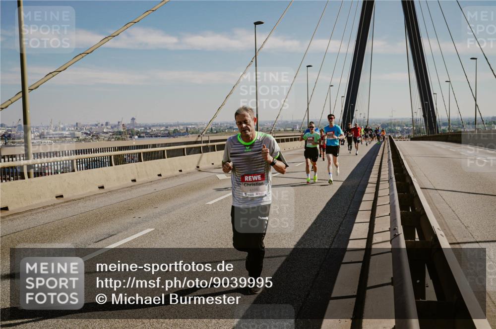 03.10.2025 - Köhlbrandbrückenlauf Michael Burmester http://msf.ph/oto/9039995 03.10.2025 12:20:44 Position 1 4105 meine-sportfotos.de