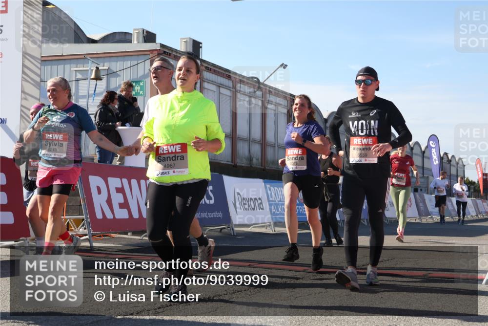03.10.2025 - Köhlbrandbrückenlauf Luisa Fischer http://msf.ph/oto/9039999 03.10.2025 13:31:17 Ziel 4800, 4967, 5030, 5310, 5362, 5378, 5772, 5773, 6242, 6243, 6375, 6559, 6731 meine-sportfotos.de