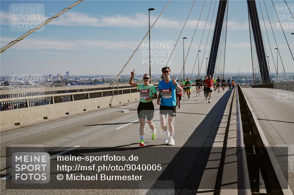 03.10.2025 - Köhlbrandbrückenlauf Michael Burmester http://msf.ph/oto/9040005 03.10.2025 12:20:46 Position 1  meine-sportfotos.de