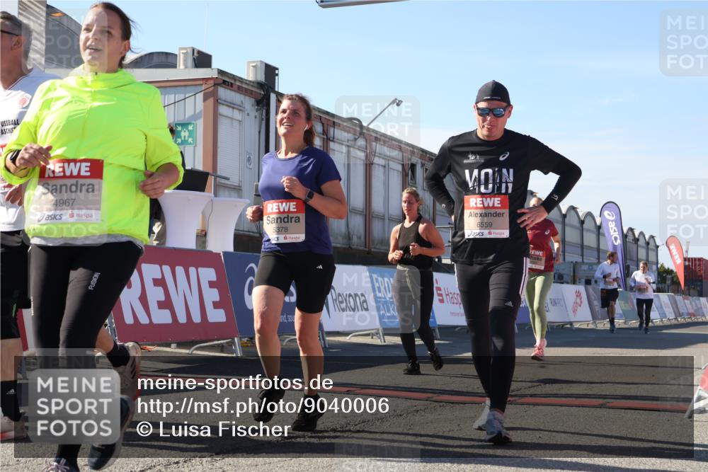 03.10.2025 - Köhlbrandbrückenlauf Luisa Fischer http://msf.ph/oto/9040006 03.10.2025 13:31:18 Ziel 4800, 4967, 5030, 5310, 5362, 5378, 5772, 5773, 6242, 6243, 6559, 6731 meine-sportfotos.de