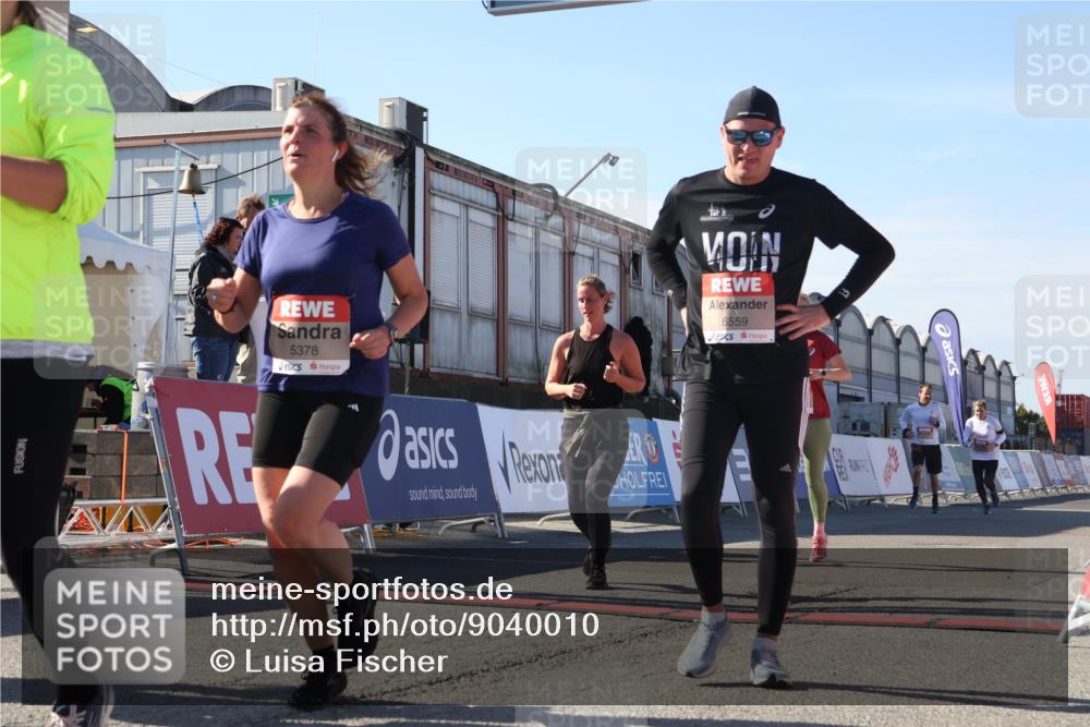 03.10.2025 - Köhlbrandbrückenlauf Luisa Fischer http://msf.ph/oto/9040010 03.10.2025 13:31:18 Ziel 4800, 4967, 5030, 5310, 5362, 5378, 5772, 5773, 6242, 6243, 6559, 6731 meine-sportfotos.de