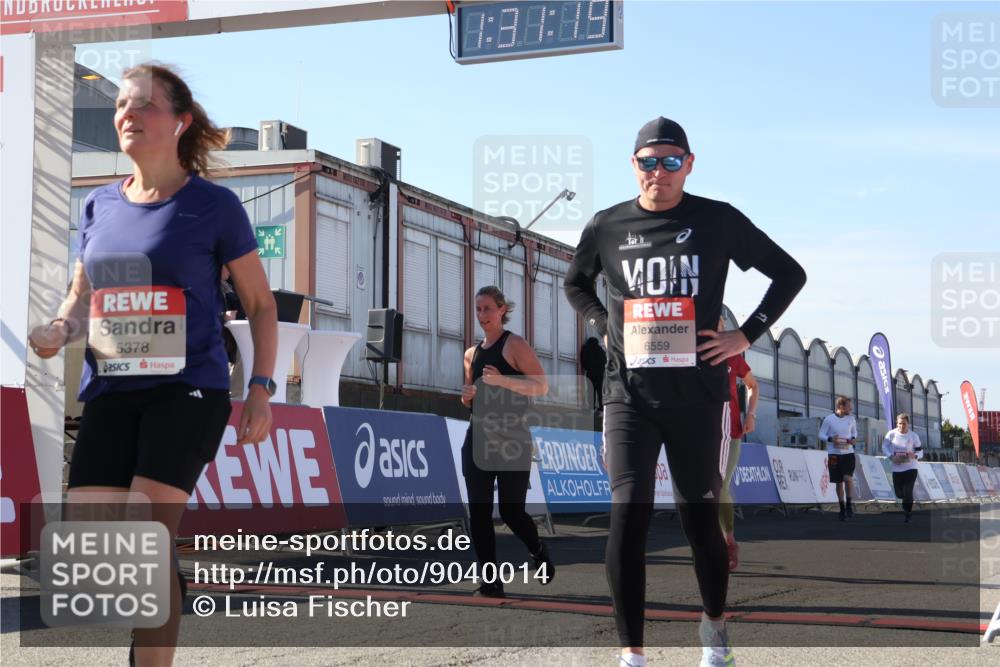03.10.2025 - Köhlbrandbrückenlauf Luisa Fischer http://msf.ph/oto/9040014 03.10.2025 13:31:18 Ziel 4800, 4967, 5030, 5310, 5362, 5378, 5772, 5773, 6242, 6243, 6559, 6731 meine-sportfotos.de