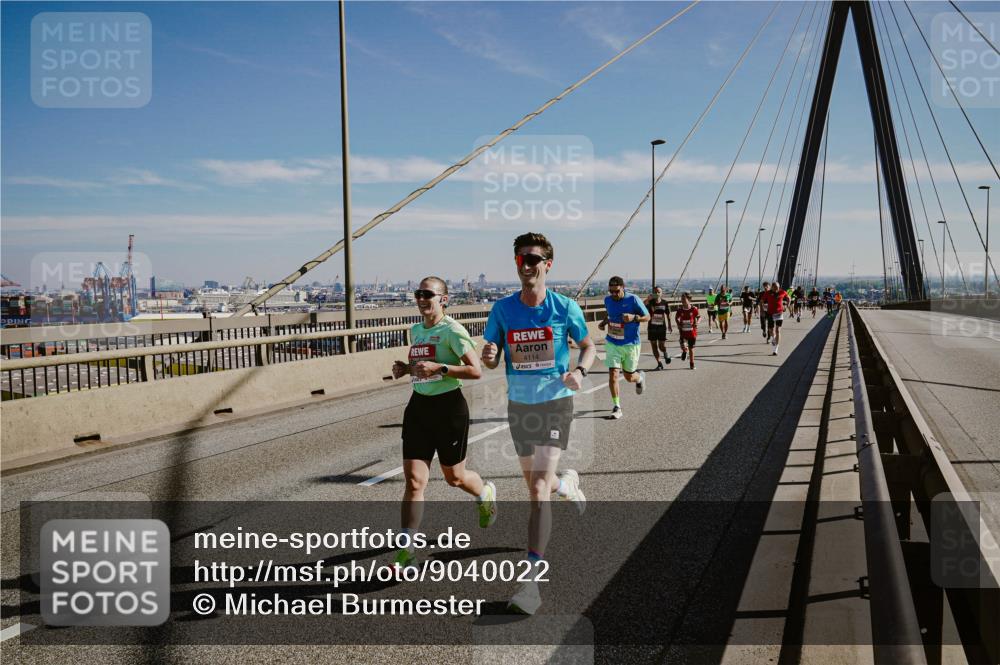 03.10.2025 - Köhlbrandbrückenlauf Michael Burmester http://msf.ph/oto/9040022 03.10.2025 12:20:48 Position 1 4114 meine-sportfotos.de