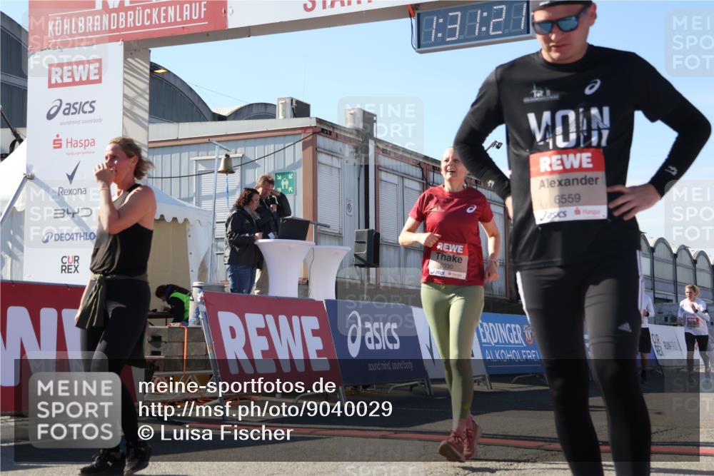 03.10.2025 - Köhlbrandbrückenlauf Luisa Fischer http://msf.ph/oto/9040029 03.10.2025 13:31:20 Ziel 4800, 4967, 5030, 5310, 5362, 5378, 5518, 5519, 5772, 5773, 6242, 6243, 6559, 6731 meine-sportfotos.de
