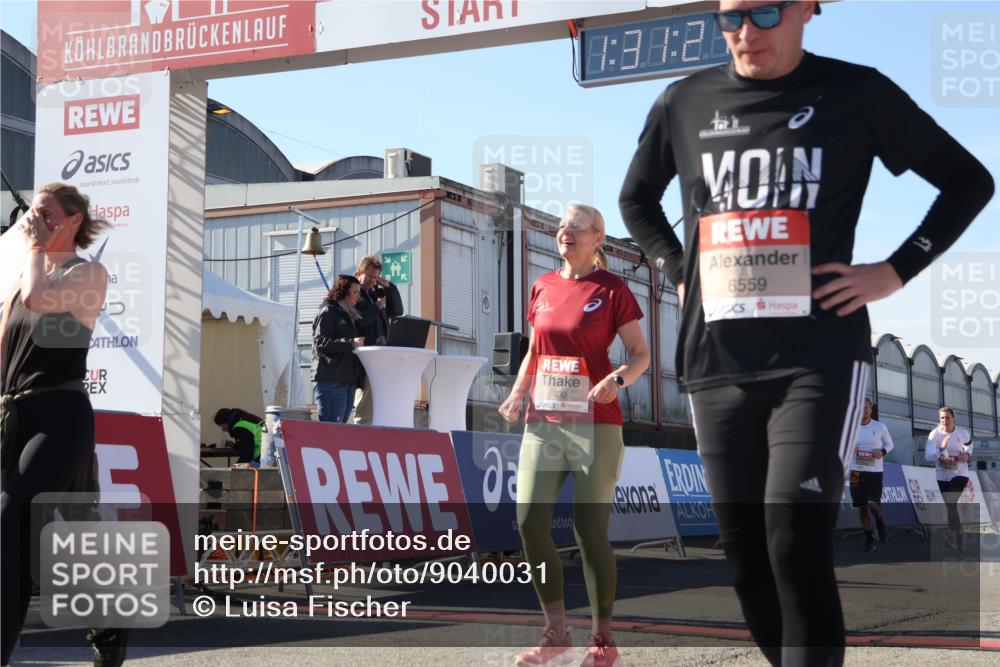 03.10.2025 - Köhlbrandbrückenlauf Luisa Fischer http://msf.ph/oto/9040031 03.10.2025 13:31:20 Ziel 4800, 4967, 5030, 5310, 5362, 5378, 5518, 5519, 5772, 5773, 6242, 6243, 6559, 6731 meine-sportfotos.de