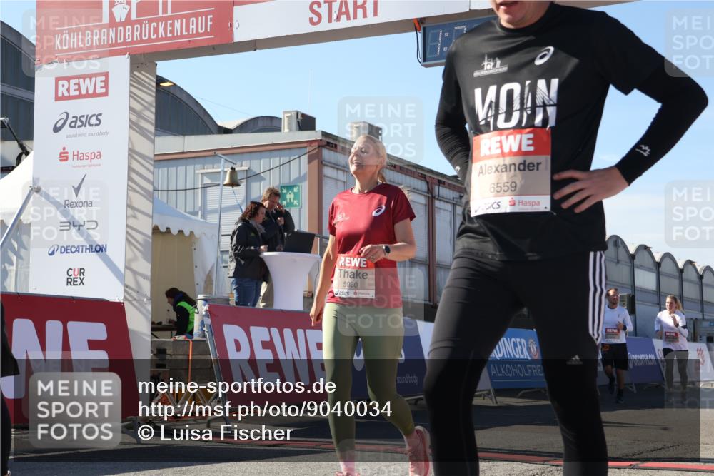 03.10.2025 - Köhlbrandbrückenlauf Luisa Fischer http://msf.ph/oto/9040034 03.10.2025 13:31:21 Ziel 4800, 4967, 5030, 5310, 5362, 5378, 5518, 5519, 5772, 5773, 6242, 6243, 6559, 6597, 6731 meine-sportfotos.de