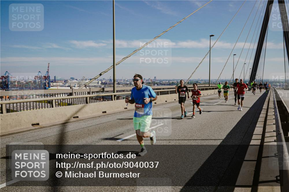 03.10.2025 - Köhlbrandbrückenlauf Michael Burmester http://msf.ph/oto/9040037 03.10.2025 12:20:49 Position 1  meine-sportfotos.de