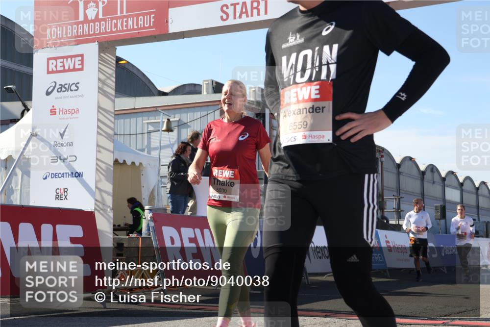 03.10.2025 - Köhlbrandbrückenlauf Luisa Fischer http://msf.ph/oto/9040038 03.10.2025 13:31:21 Ziel 4800, 4967, 5030, 5310, 5362, 5378, 5518, 5519, 5772, 5773, 6242, 6243, 6559, 6597, 6731 meine-sportfotos.de