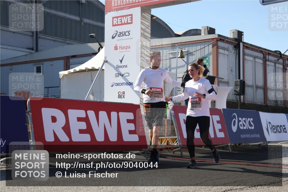03.10.2025 - Köhlbrandbrückenlauf Luisa Fischer http://msf.ph/oto/9040044 03.10.2025 13:31:25 Ziel 4967, 5030, 5310, 5362, 5378, 5425, 5511, 5518, 5519, 5598, 5772, 5773, 6242, 6243, 6559, 6597, 6731 meine-sportfotos.de