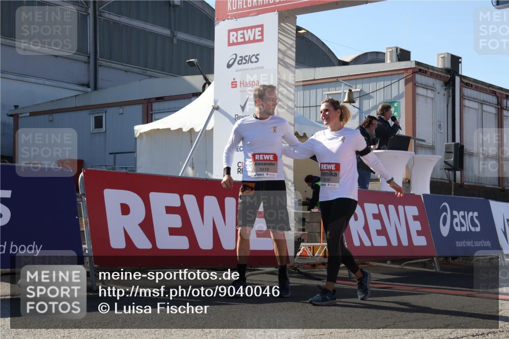 03.10.2025 - Köhlbrandbrückenlauf Luisa Fischer http://msf.ph/oto/9040046 03.10.2025 13:31:25 Ziel 4967, 5030, 5310, 5362, 5378, 5425, 5511, 5518, 5519, 5598, 5772, 5773, 6242, 6243, 6559, 6597, 6731 meine-sportfotos.de