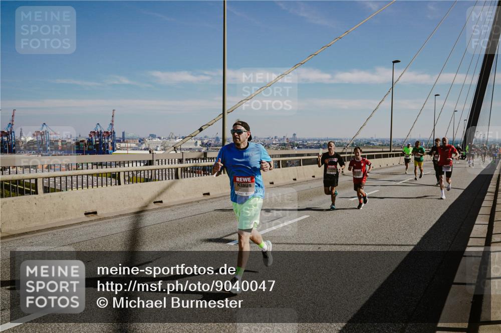 03.10.2025 - Köhlbrandbrückenlauf Michael Burmester http://msf.ph/oto/9040047 03.10.2025 12:20:49 Position 1  meine-sportfotos.de